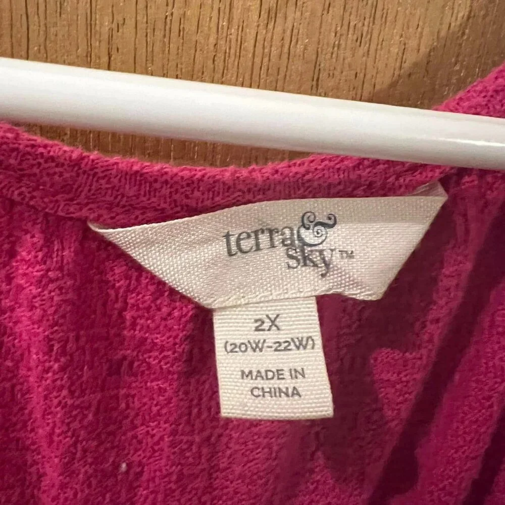 Size 2X(20/22W) - Terra & Sky - Magenta Pullover Blouse w/Short Sleeves - Picture 2 of 6